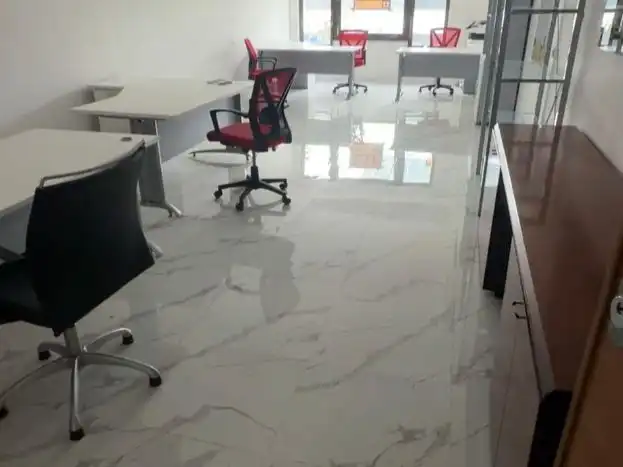 Oficina de alquiler en Marbella con Terraza y Amueblado
