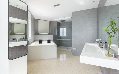 Bathroom of Flat for sale in Montgat  with Air Conditioner and Swimming Pool