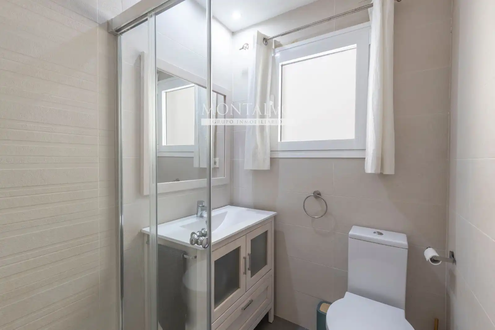 Badezimmer von Wohnung zum Verkauf in Atarfe mit Klimaanlage, Terrasse und Abstellraum