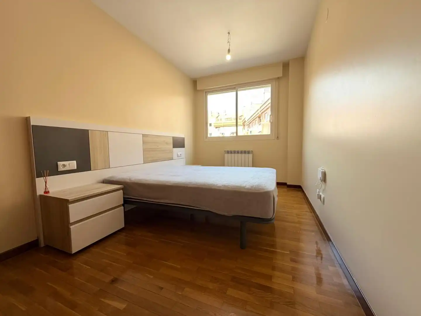 Dormitori de Apartament en venda en Lardero amb Calefacció, Terrassa i Traster
