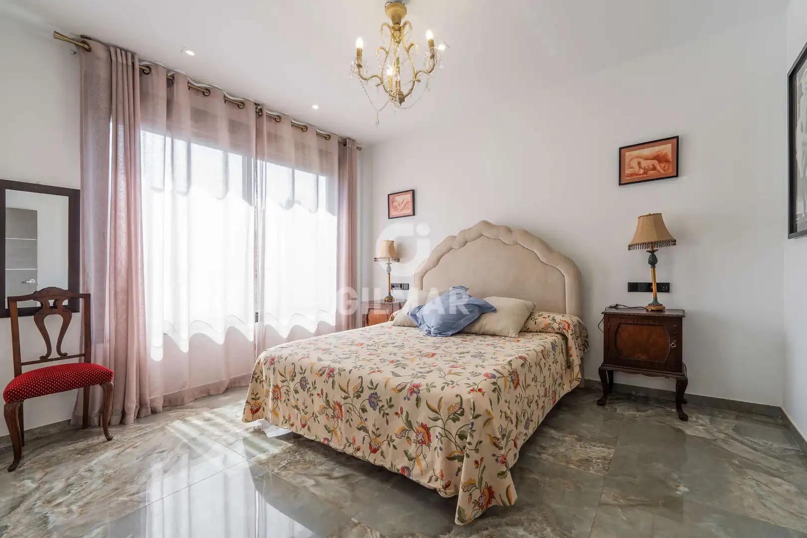 Schlafzimmer von Einfamilien-Reihenhaus zum Verkauf in Pozuelo de Alarcón mit Heizung und Privatgarten