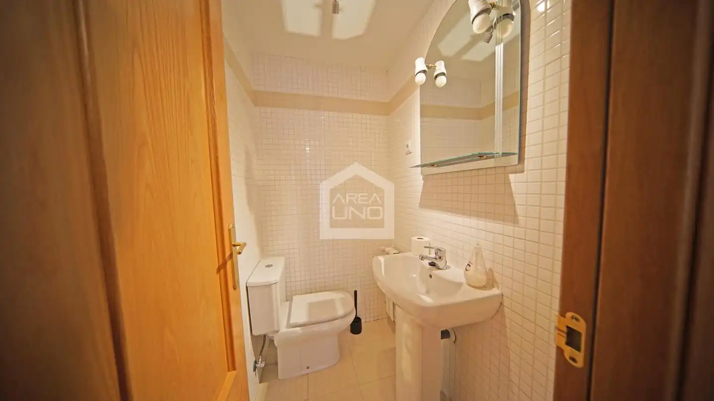 Badezimmer von Wohnung zur Miete in Alcorcón mit Klimaanlage, Heizung und Parkett