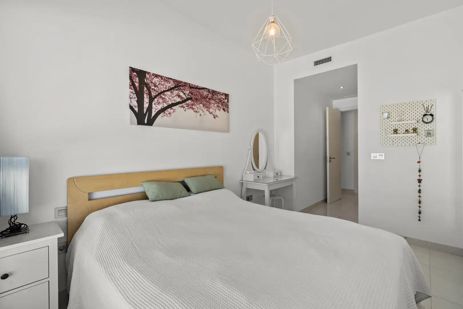 Habitación de Ático de alquiler en Estepona con Aire acondicionado, Terraza y Piscina