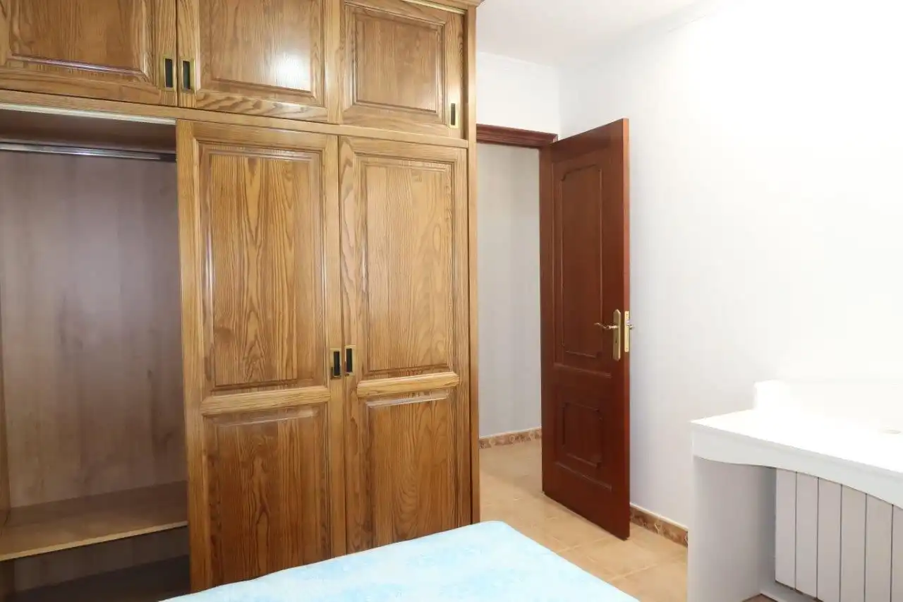 Schlafzimmer von Wohnung zur Miete in A Coruña Capital  mit Heizung und Möbliert