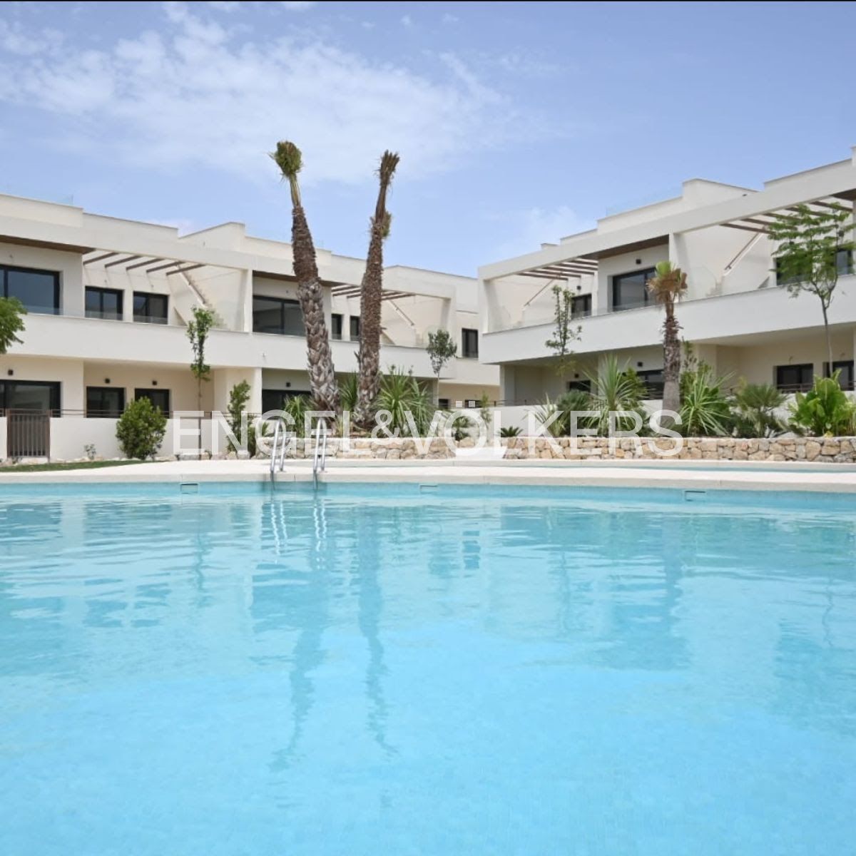 Vista exterior de Apartamento en venta en Torrevieja con Aire acondicionado, Calefacción y Jardín privado