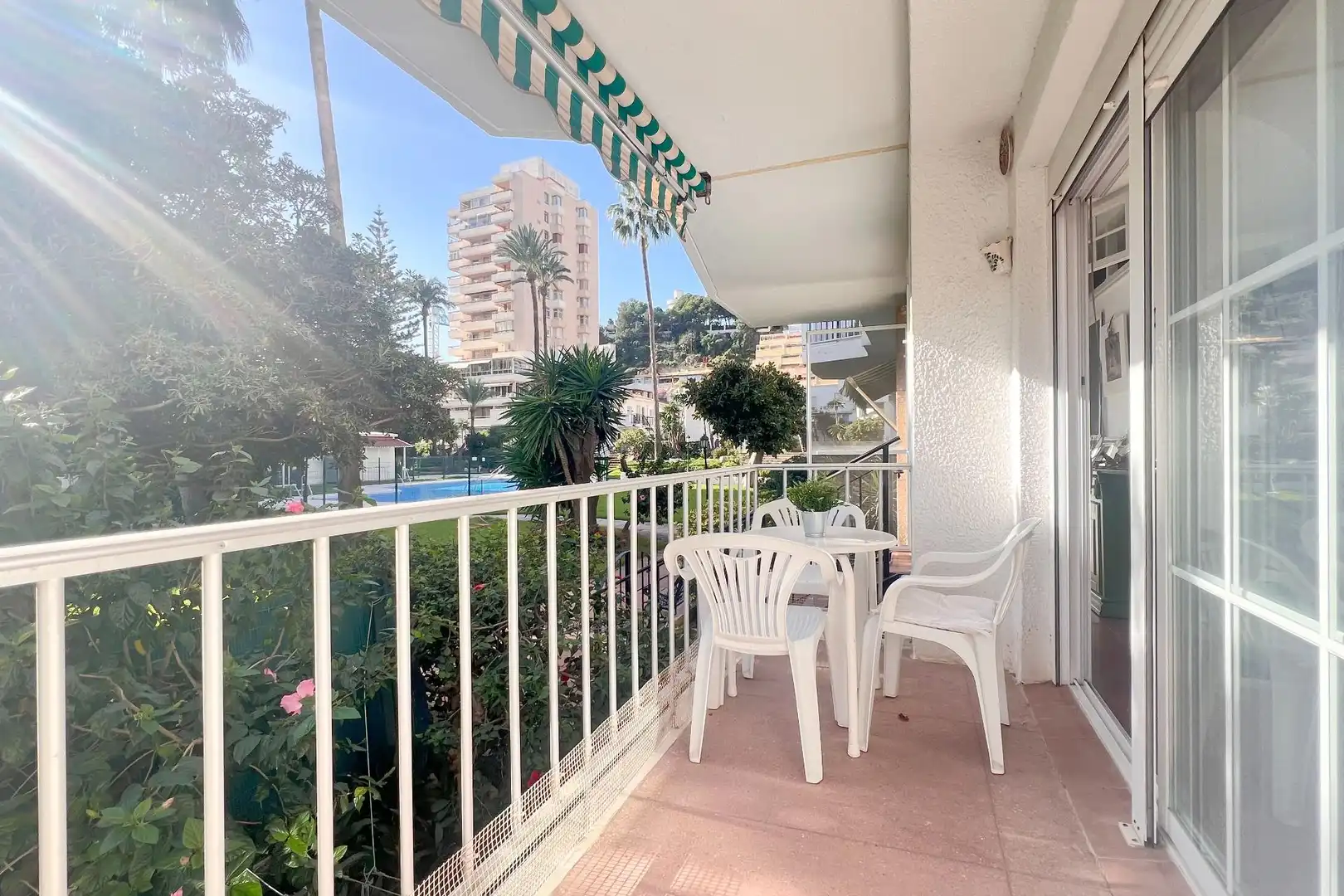 Piso en venta en Calle CIUDAD DE PORCUNA, La Carihuela - Los Nidos