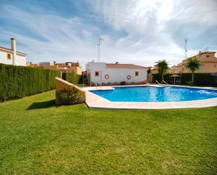 Piscina de Casa adosada en venda en Vélez-Málaga amb Aire condicionat, Terrassa i Traster