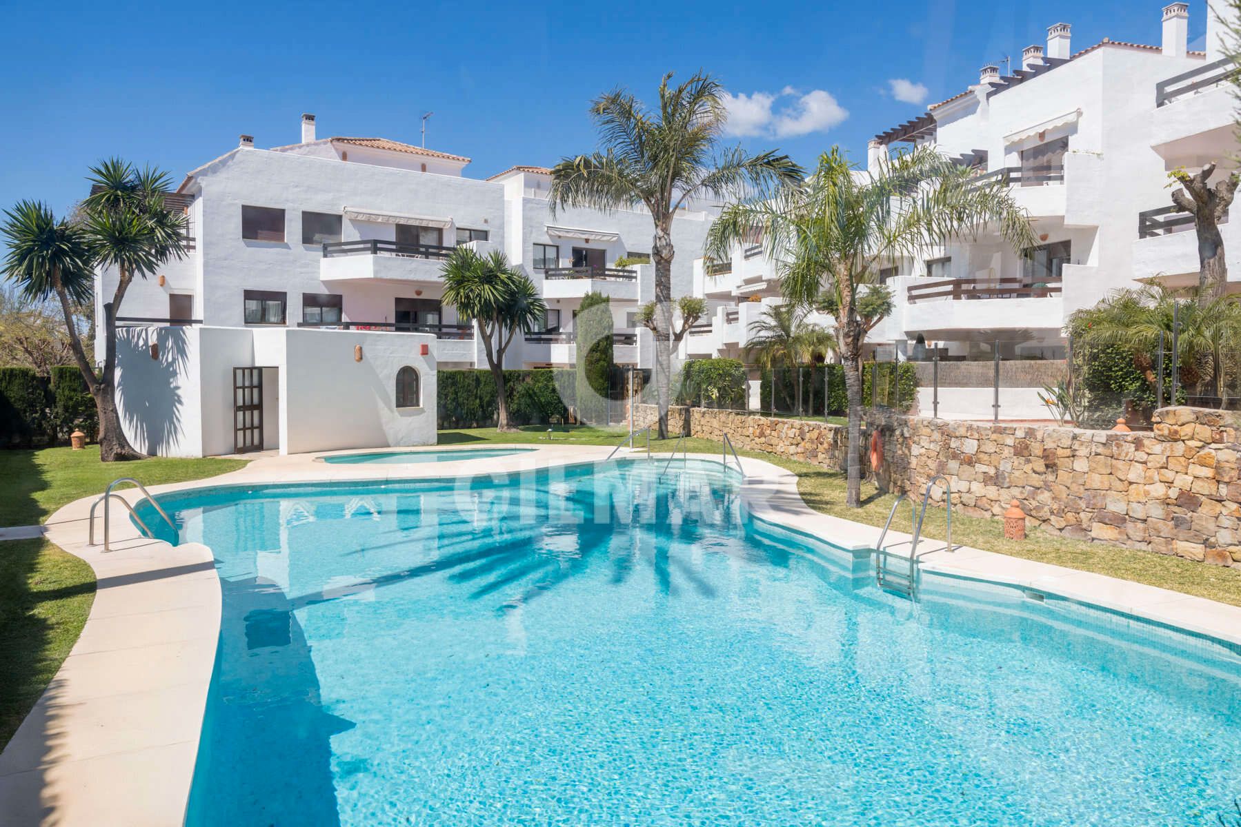 Garden of Planta baja for sale in Estepona  with Air Conditioner, Terrace and Community pool