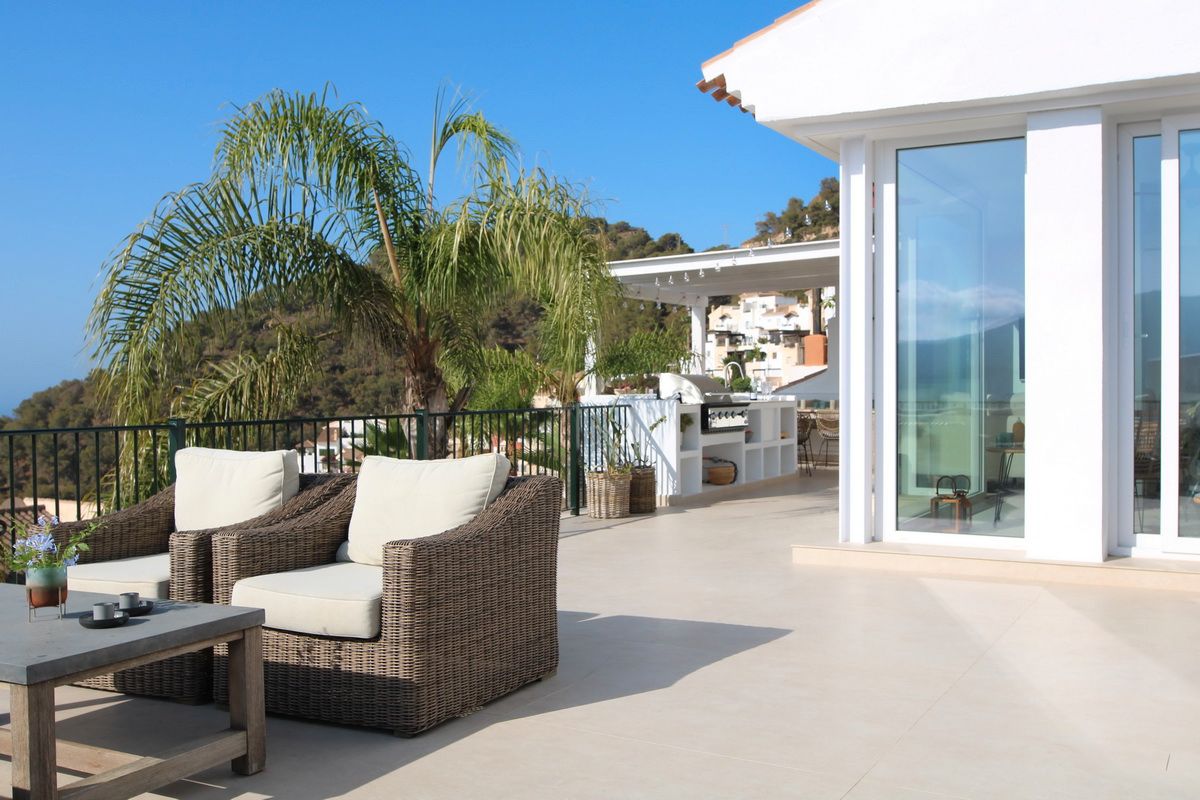 Terrassa de Casa adosada en venda en Almuñécar amb Moblat