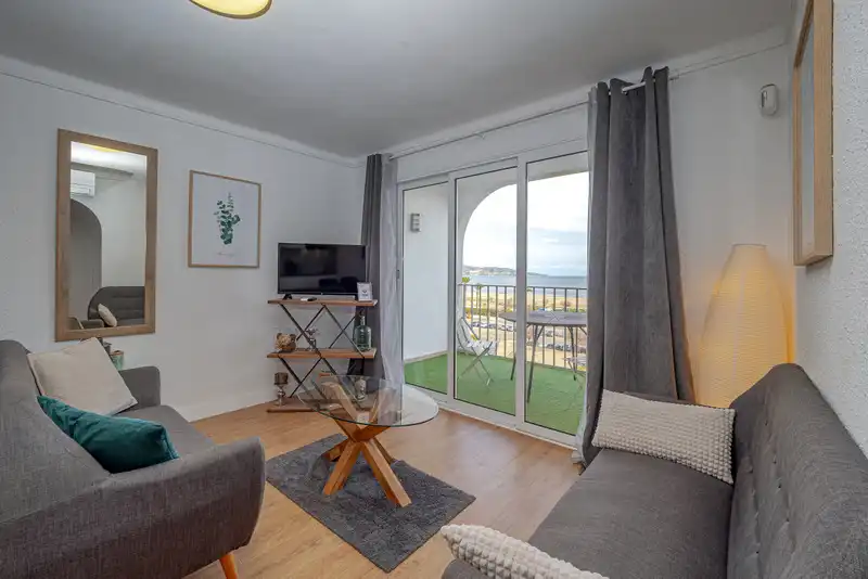 Sala d'estar de Pis en venda en Empuriabrava amb Piscina