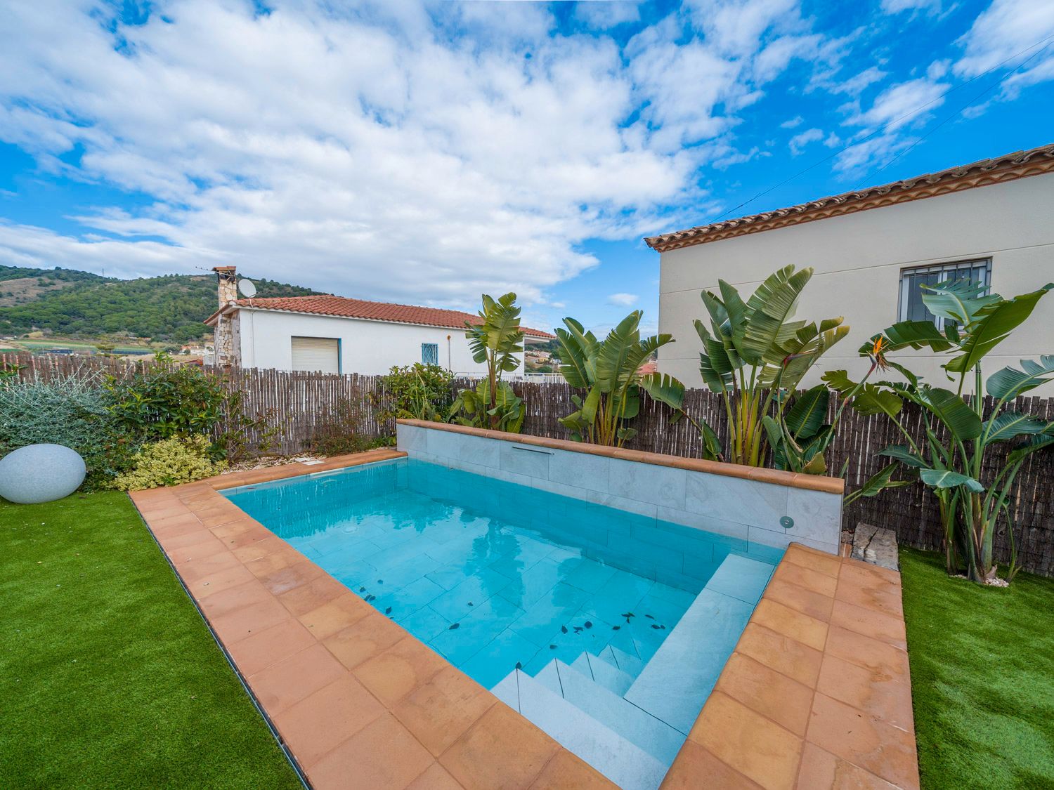 Piscina de Casa o chalet en venta en Pineda de Mar con Aire acondicionado, Calefacción y Jardín privado
