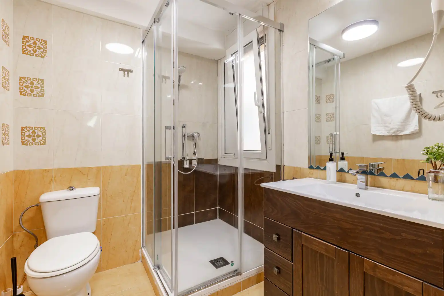 Badezimmer von Wohnung zum Verkauf in Errenteria mit Abstellraum