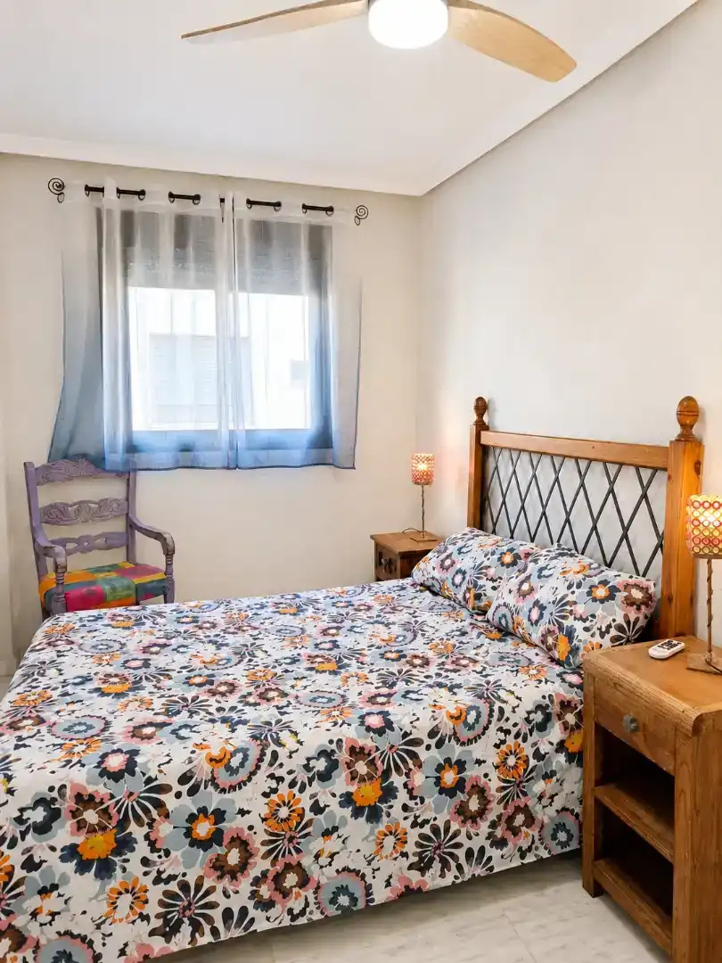 Schlafzimmer von Dachboden zur Miete in Torrevieja mit Klimaanlage