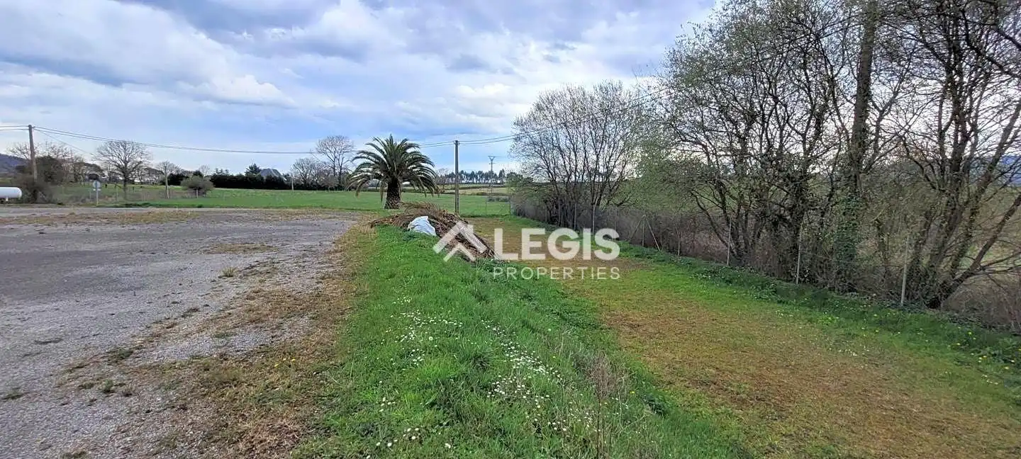 Edificio en venta en Llanera