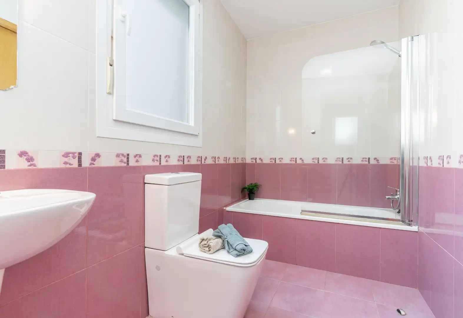 Bathroom of Flat for sale in Llanes  with Heating, Terrace and Storage room