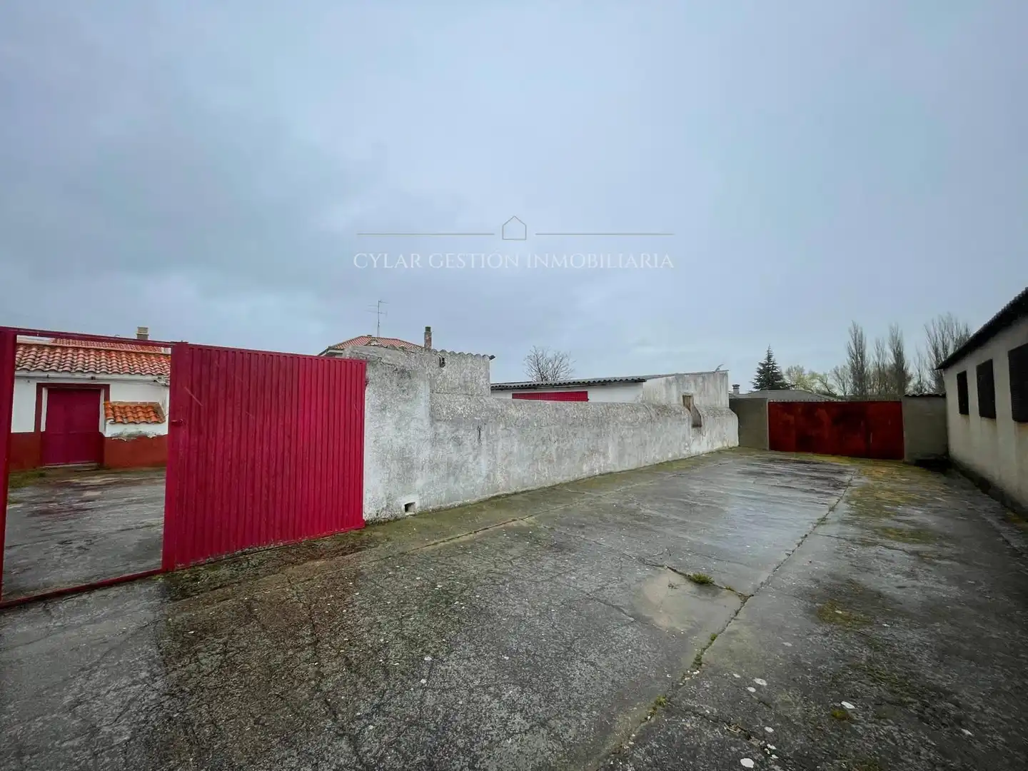 Vista exterior de Casa o xalet en venda en San Pedro de Rozados amb Calefacció, Traster i Moblat
