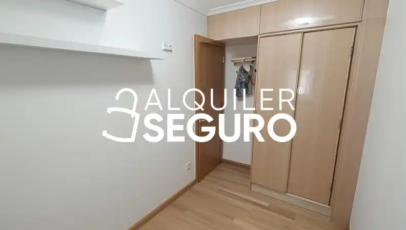 Dormitori de Pis de lloguer en Madrid amb Aire condicionat