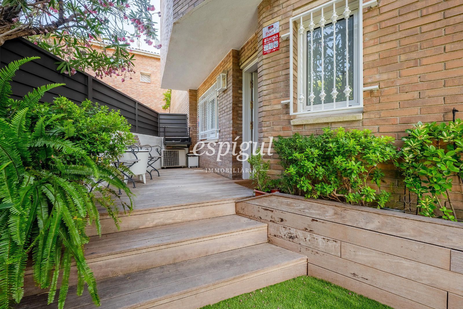 Garden of Single-family semi-detached for sale in Sant Cugat del Vallès  with Air Conditioner, Heating and Parquet flooring