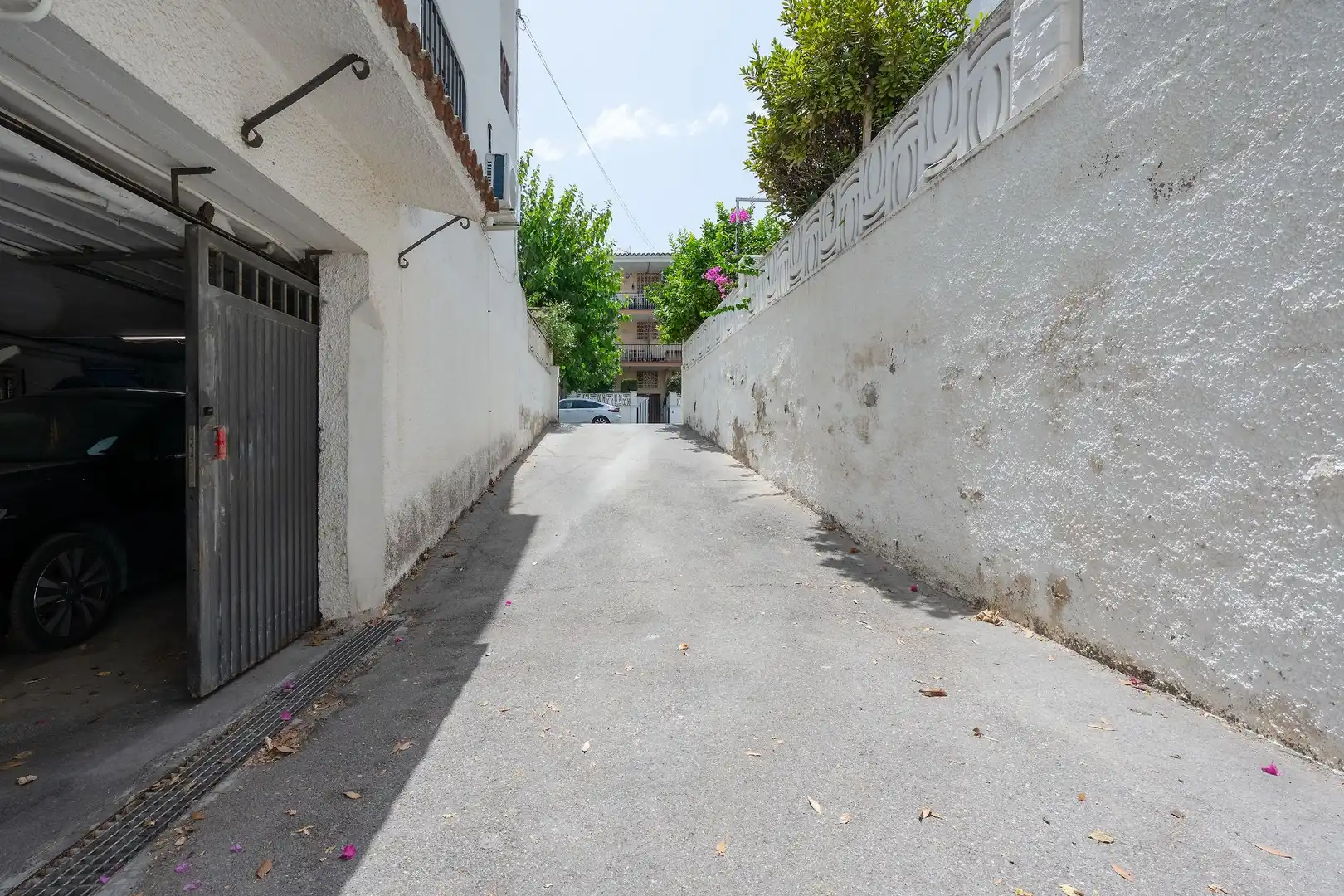 Vista exterior de Casa adosada en venda en Cunit amb Aire condicionat, Calefacció i Jardí privat
