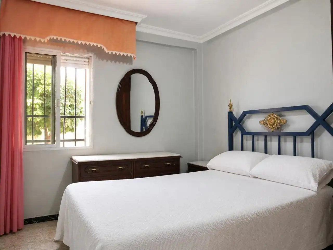 Habitación de Planta baja en venta en San Juan de Aznalfarache con Trastero y Amueblado