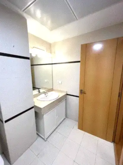 Bathroom of Flat for sale in La Pobla de Vallbona  with Air Conditioner, Heating and Private garden