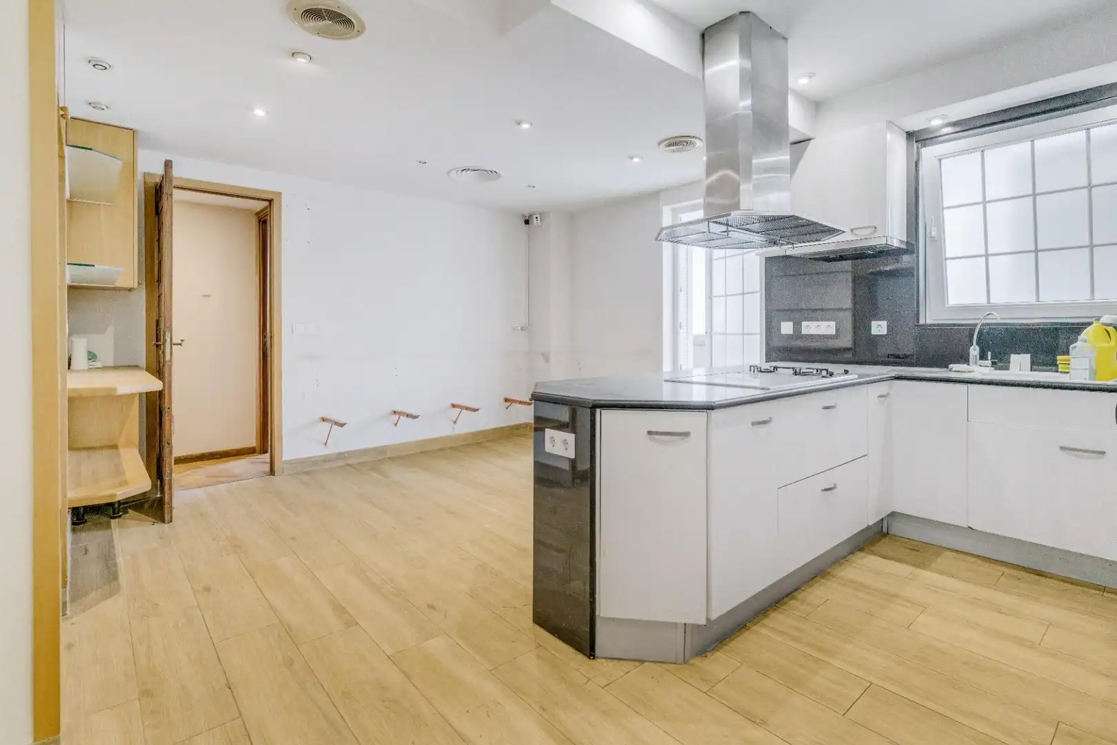 Küche von Maisonette zum Verkauf in Barcelona mit Klimaanlage, Parkett und Terrasse
