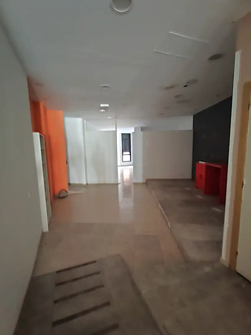 Local comercial de lloguer a Calle Madrid, imagen 3