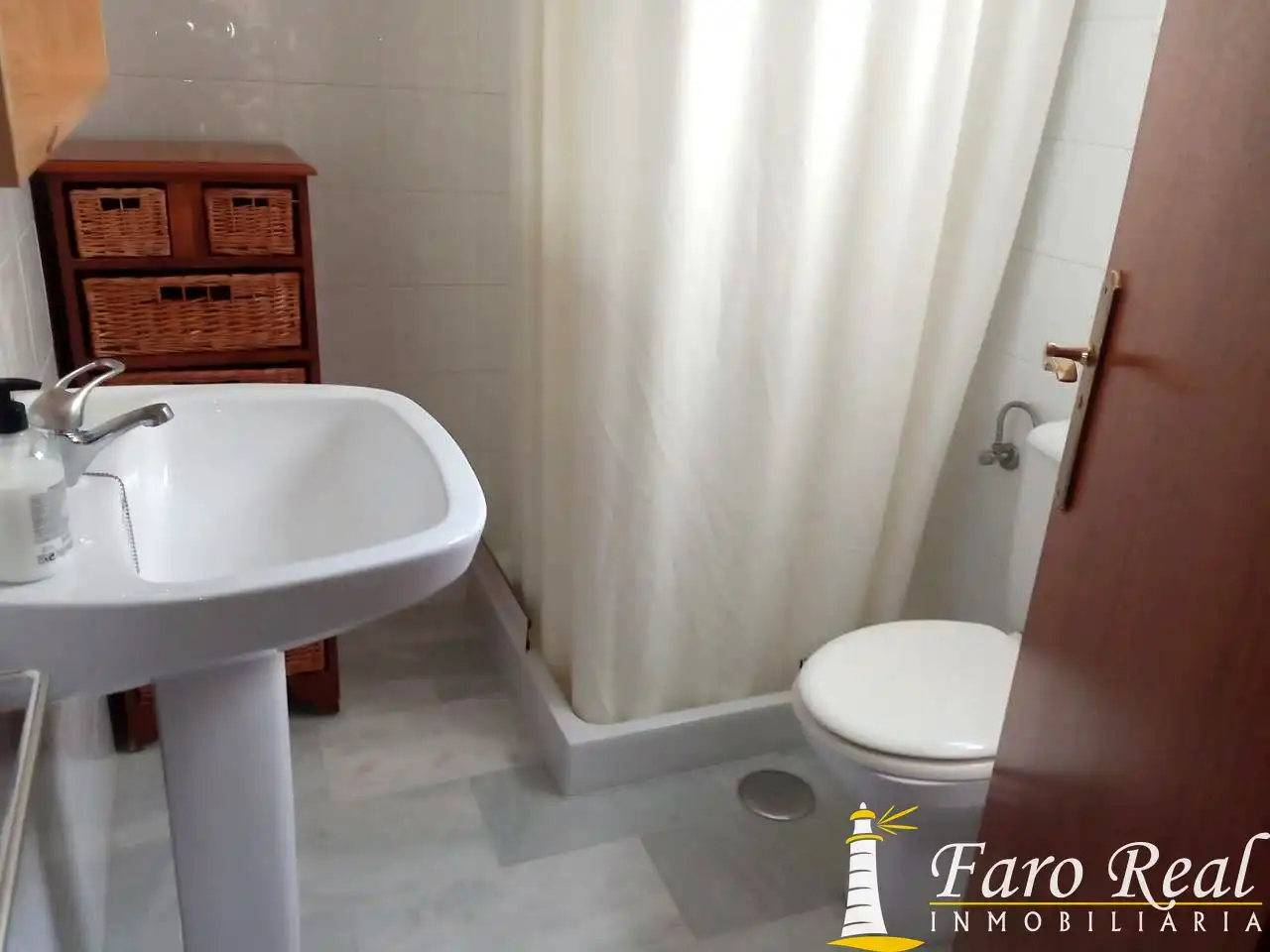 Bathroom of Flat for sale in Sanlúcar de Barrameda  with Air Conditioner
