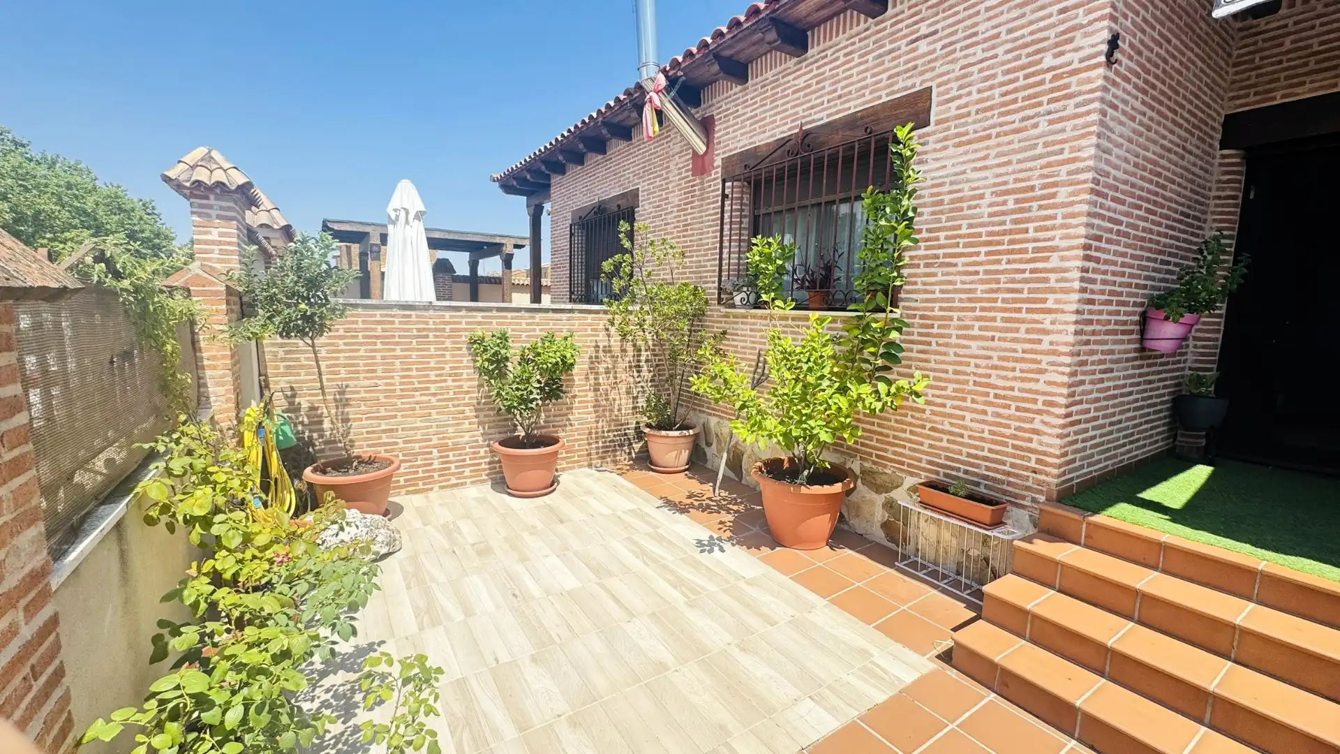 Terrassa de Casa o xalet en venda en Cedillo del Condado amb Aire condicionat, Calefacció i Jardí privat
