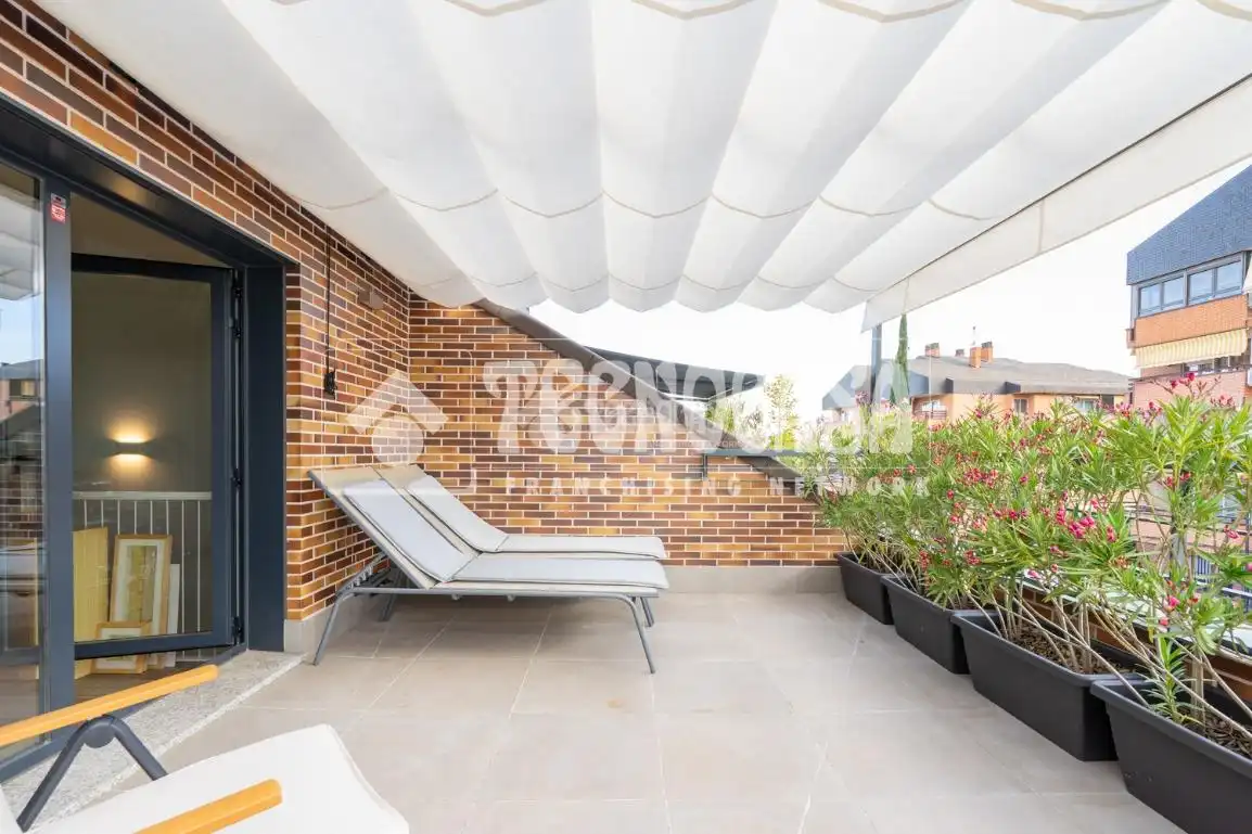 Terraza de Casa adosada en venta en Colmenar Viejo con Aire acondicionado, Calefacción y Jardín privado