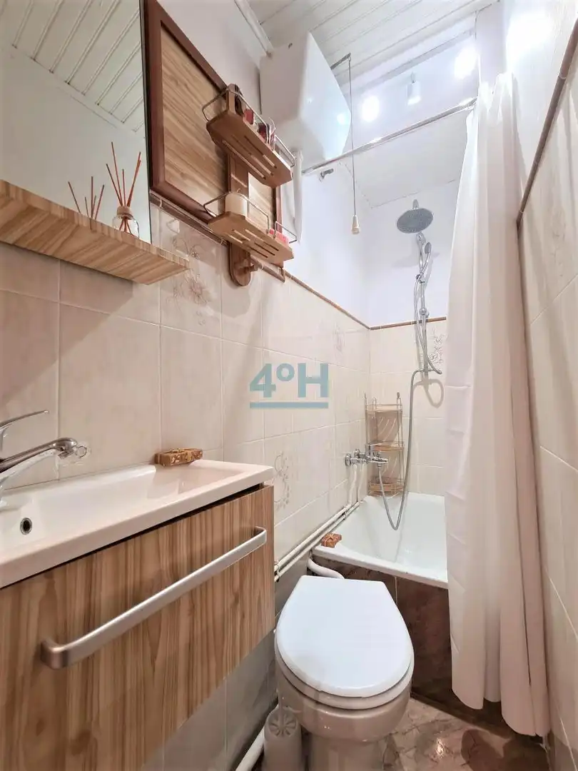 Bathroom of Apartments for sale in Ourense Capital   with Heating and Furnished