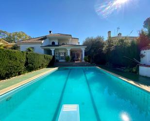 Vista exterior de Casa o xalet en venda en Jerez de la Frontera amb Aire condicionat i Piscina