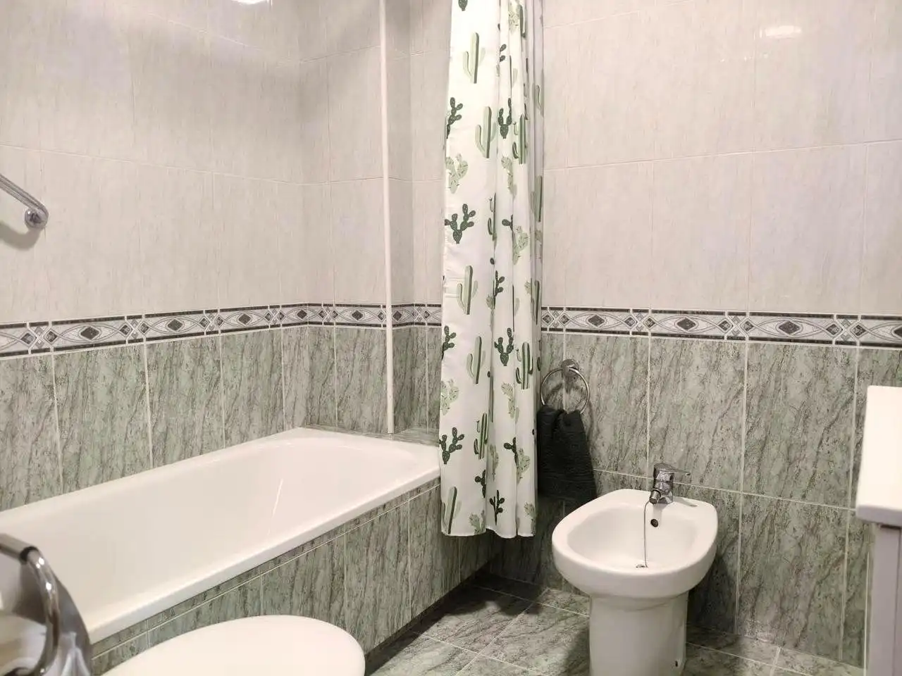 Badezimmer von Erdgeschoss zur Miete in Alhaurín de la Torre mit Klimaanlage und Abstellraum
