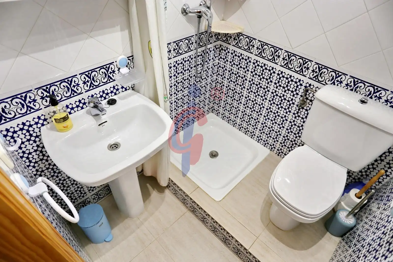 Bathroom of Detached homes for sale in Guardamar del Segura  with Air Conditioner, Heating and Terrace