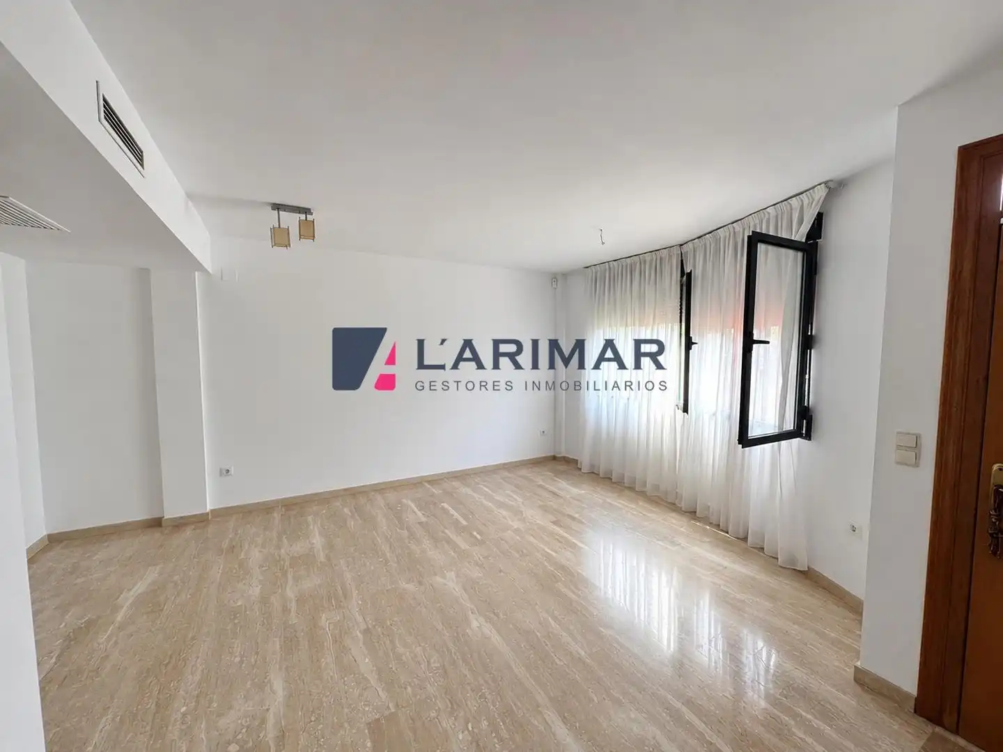 Dormitori de Casa adosada de lloguer en Alicante / Alacant amb Aire condicionat, Calefacció i Jardí privat