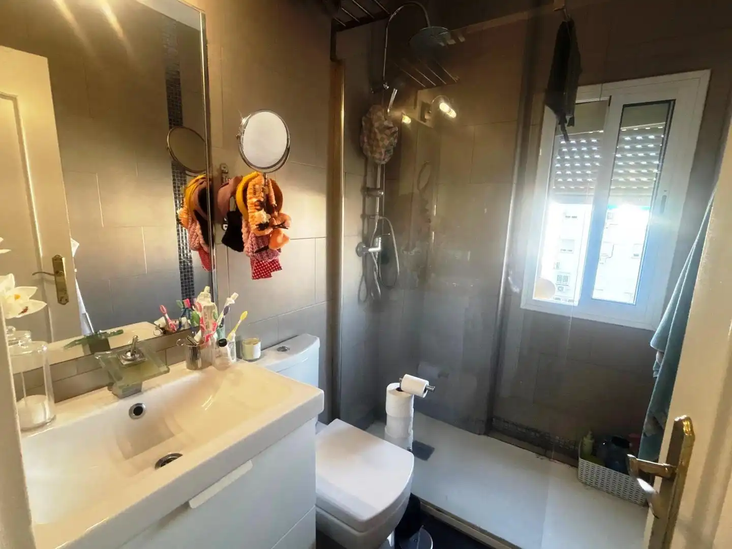 Badezimmer von Wohnung zum Verkauf in Gines mit Klimaanlage und Gemeinschaftspool