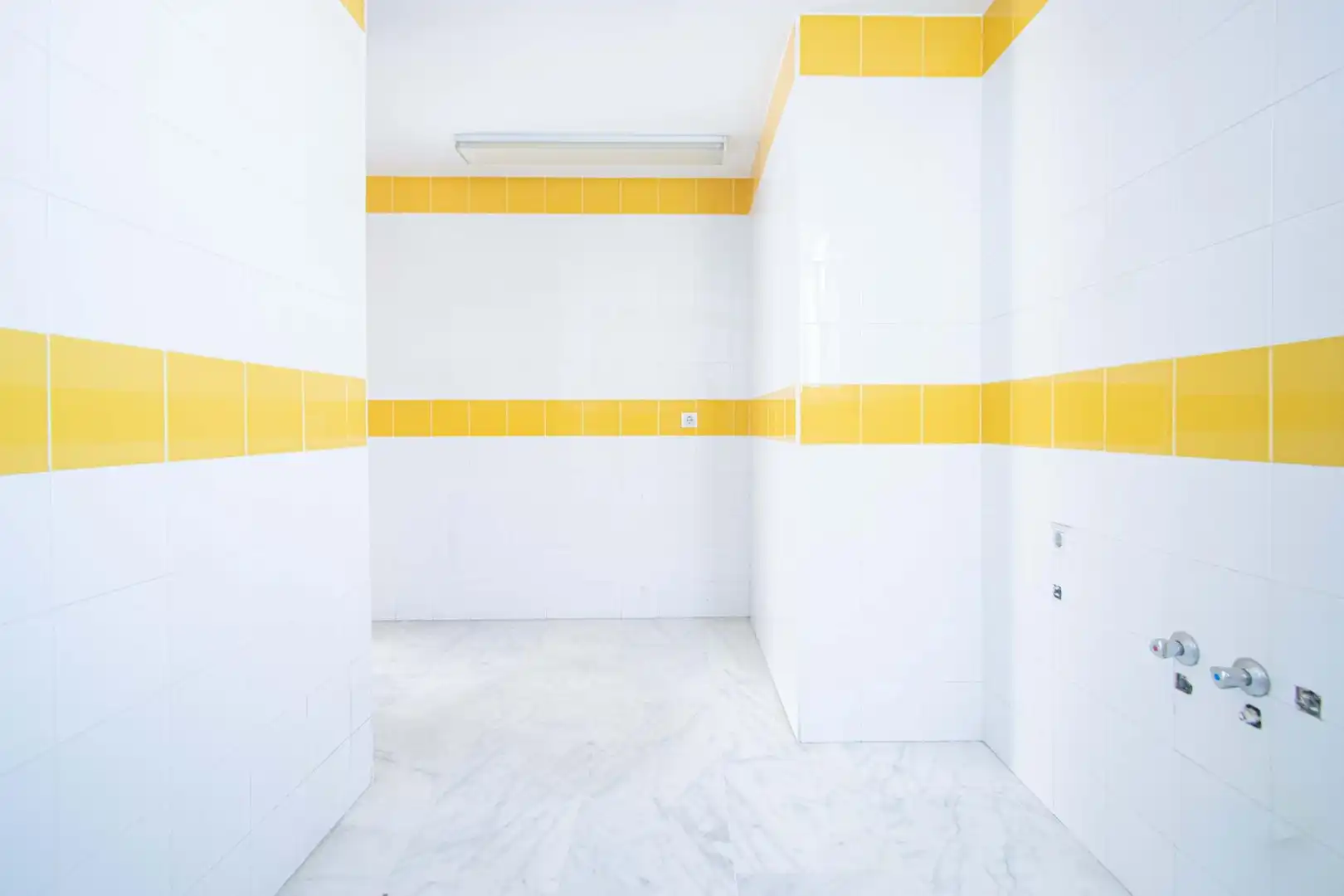 Baño de Piso en venta en Sevilla con Aire acondicionado y Terraza
