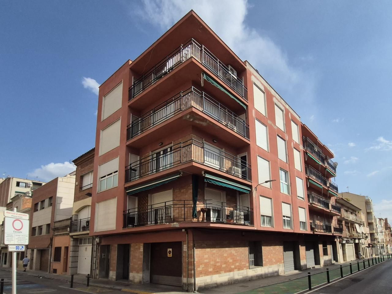 Vista exterior de Pis en venda en Terrassa amb Calefacció, Terrassa i Moblat
