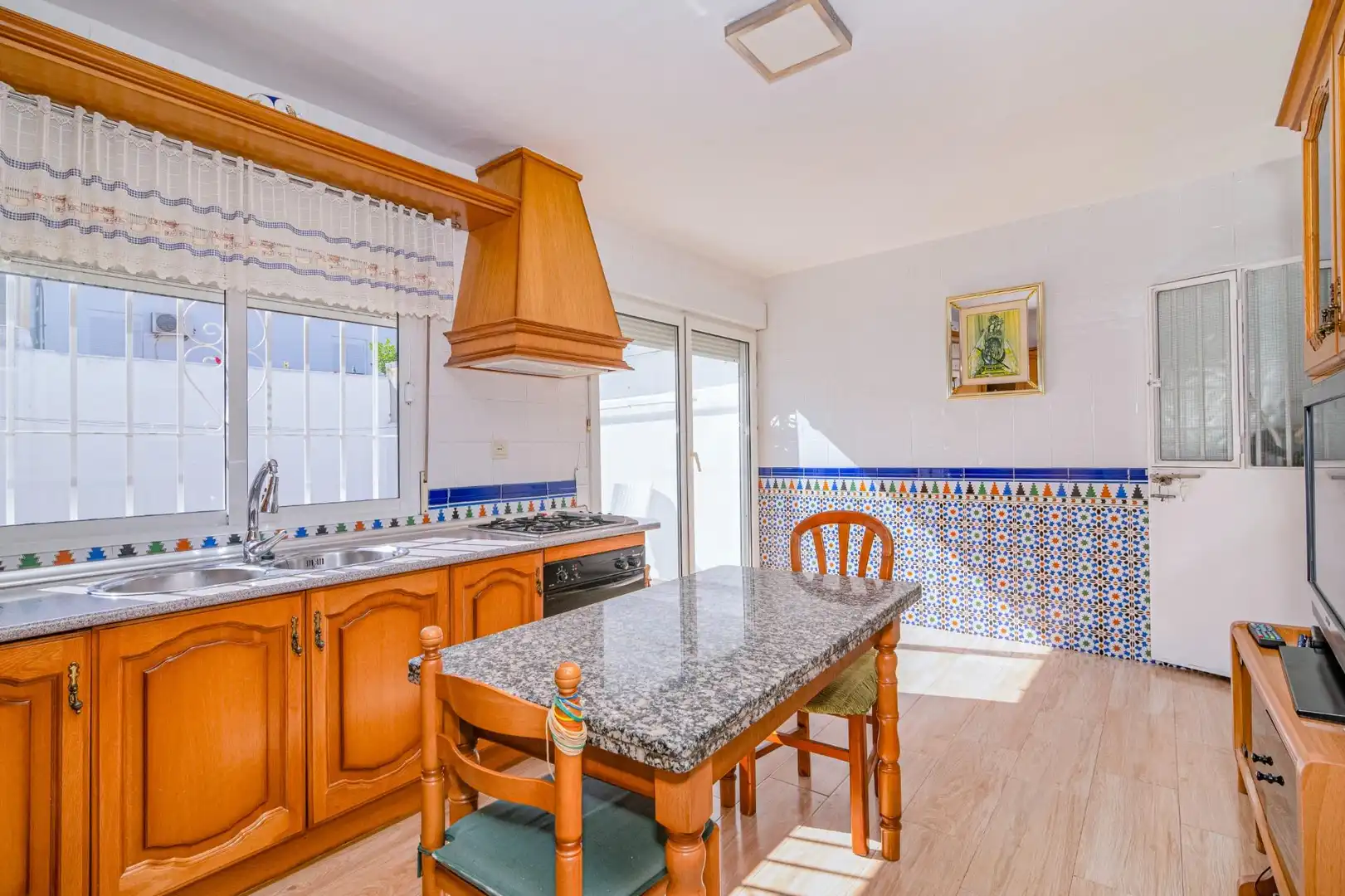 Kitchen of Houses for sale in Granada  with Terrace and Storage room