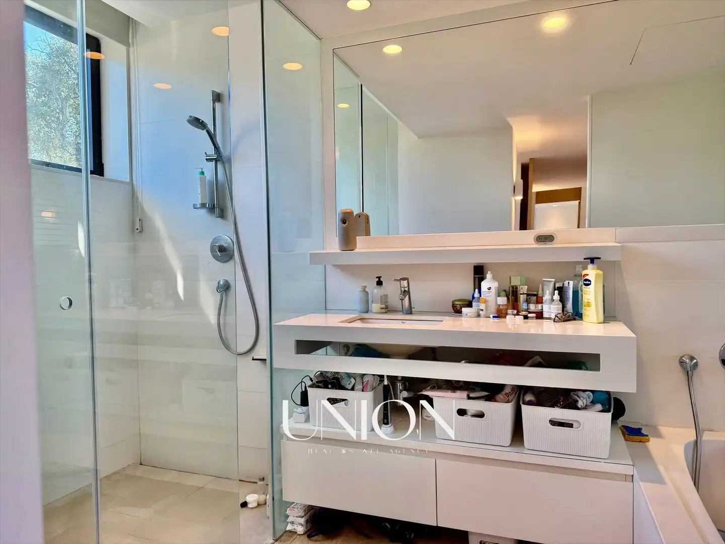 Badezimmer von Dachboden zum Verkauf in Caldes de Malavella mit Klimaanlage, Heizung und Terrasse