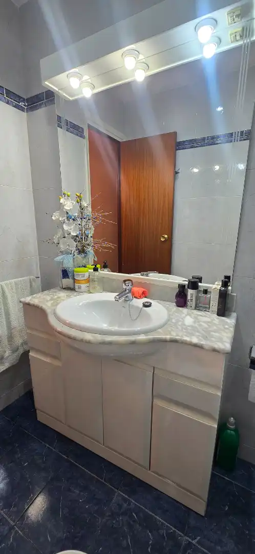 Baño de Piso en venta en Santa Coloma de Gramenet con Aire acondicionado, Calefacción y Horno