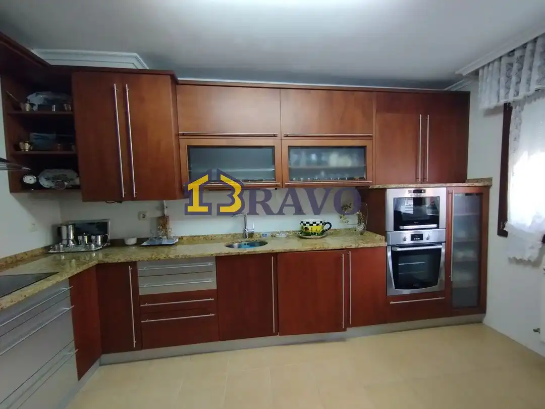 Cocina de Casa adosada en venta en Medina de Pomar con Calefacción, Jardín privado y Terraza
