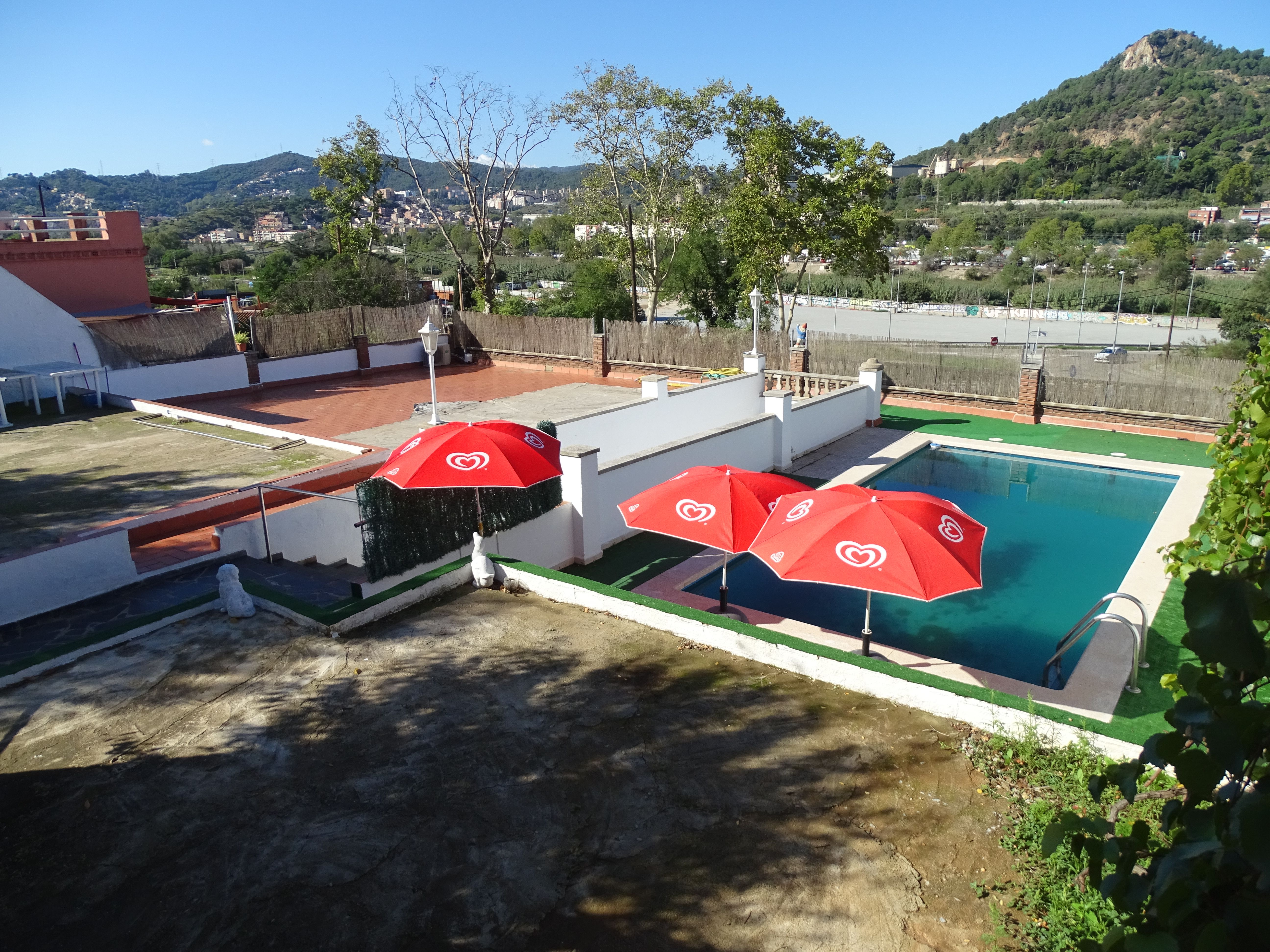 Swimming pool of House or chalet for sale in Montcada i Reixac  with Air Conditioner, Heating and Private garden