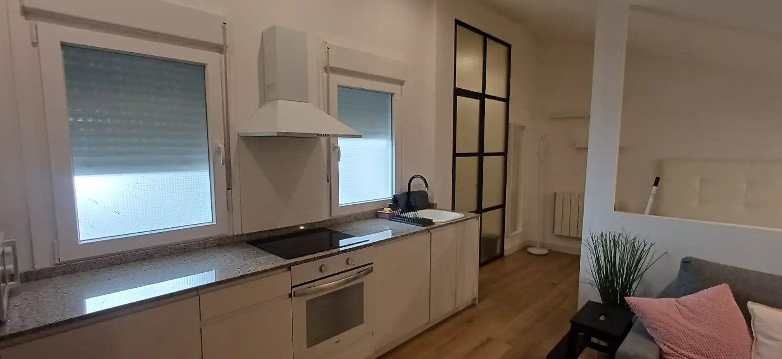 Cocina de Estudio de alquiler en Santiago de Compostela  con Calefacción y Amueblado