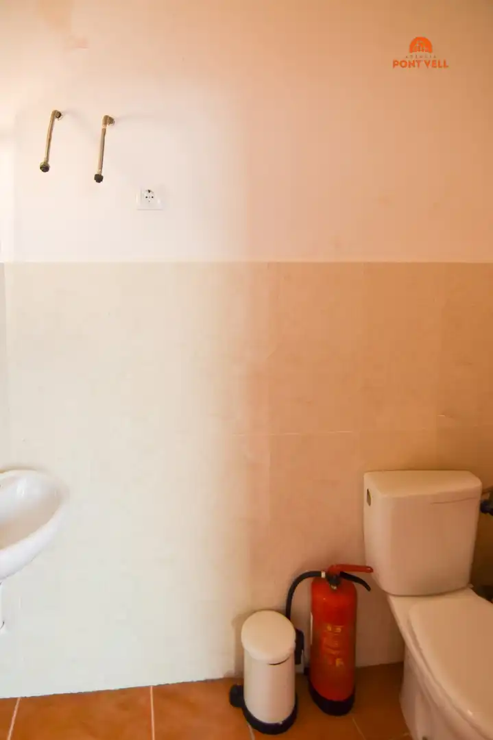 Local commercial à vendre à La Bisbal d'Empordà, imagen 4