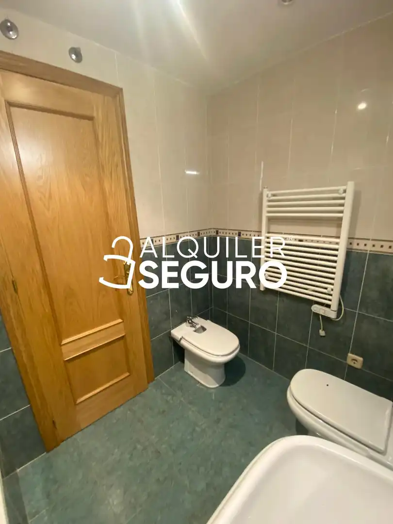 Baño de Piso de alquiler en El Casar con Calefacción