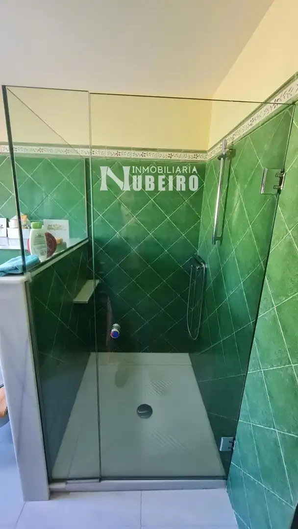 Bany de Casa o xalet en venda en Lugo amb Calefacció i Moblat