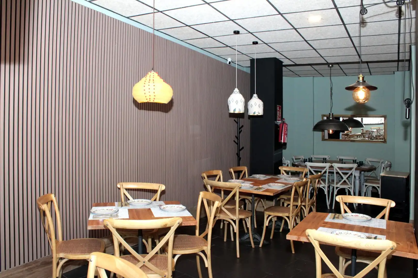 Local de lloguer en Sevilla amb Aire condicionat i Moblat