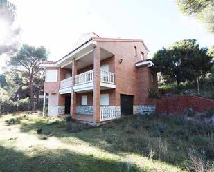 Vista exterior de Casa o xalet en venda en San Martín de Valdeiglesias amb Piscina