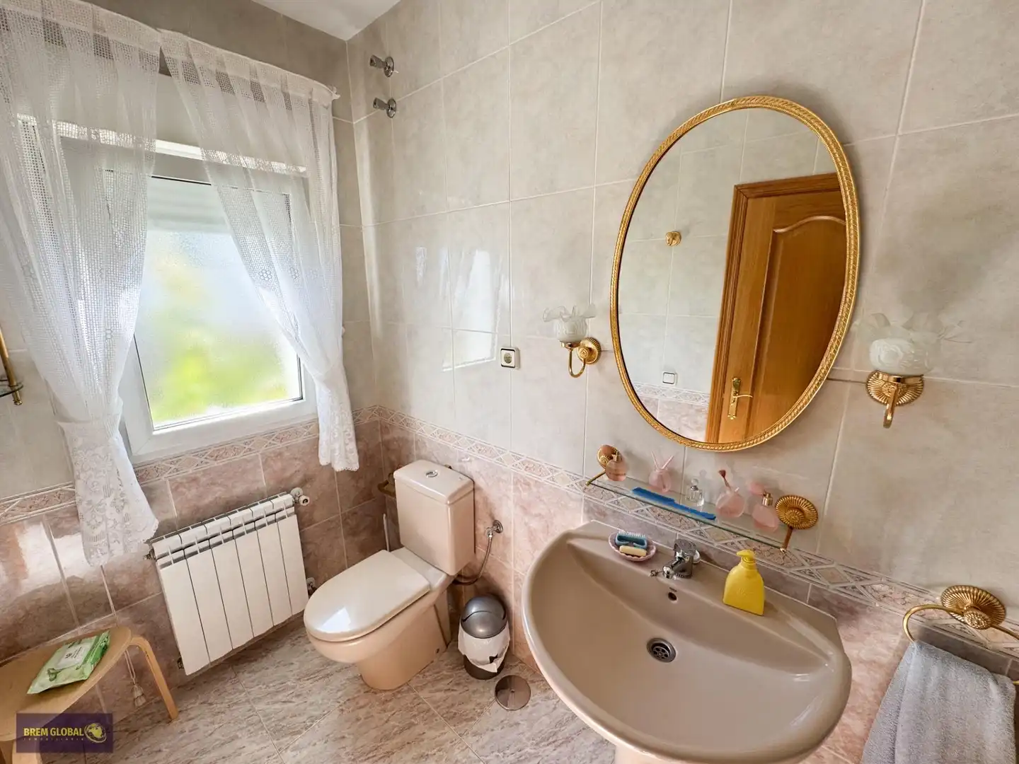 Bathroom of Houses for sale in La Cabrera  with Heating, Private garden and Swimming Pool